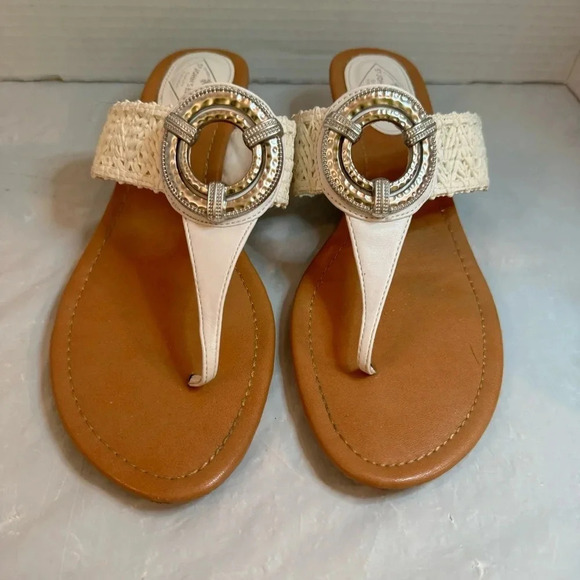 St. John's Bay White T-Strap Thong Sandals Circle Ring - Picture 1 of 6